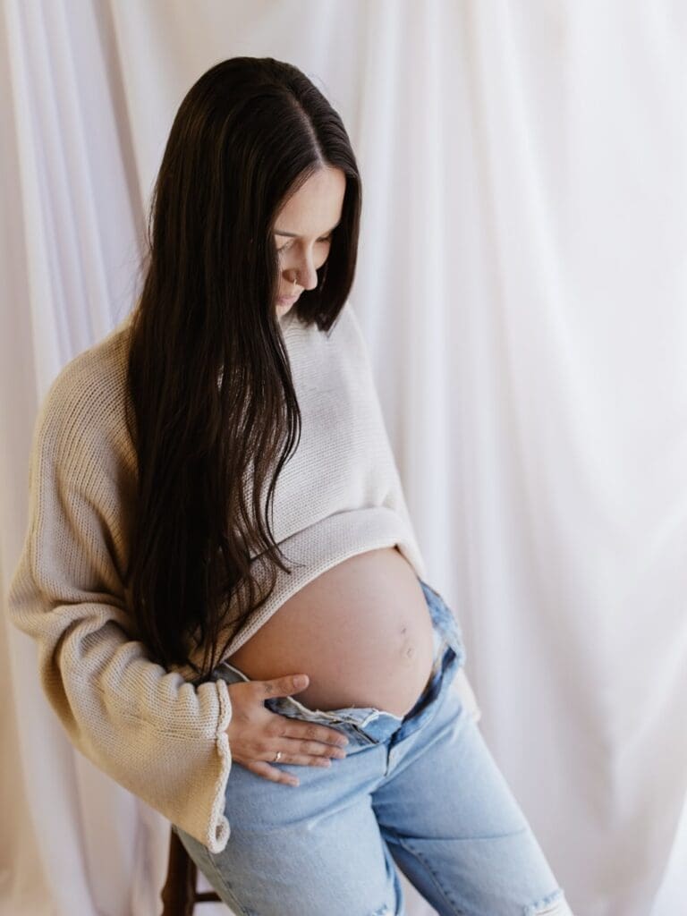 Auckland Studio Maternity Photographer Kimi Knight