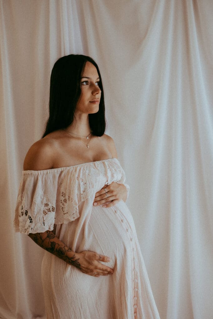 Auckland Studio Maternity Photographer Kimi Knight