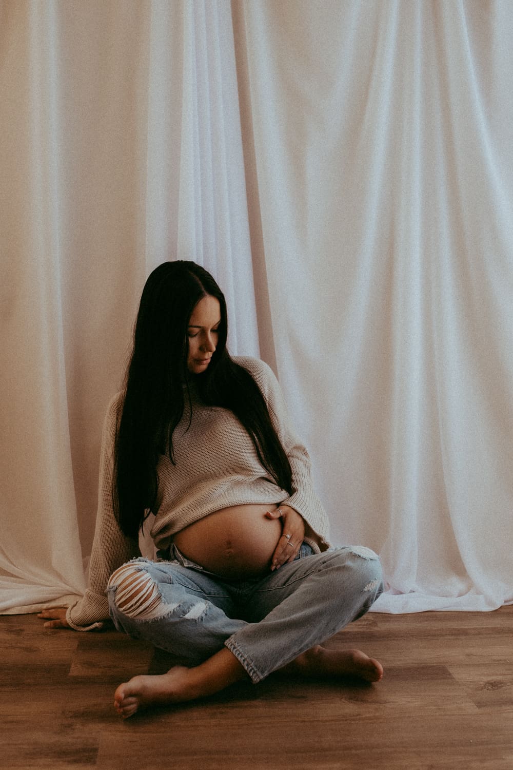 Auckland Studio Maternity Photographer Kimi Knight